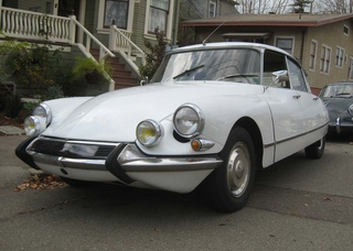 Illustration for article titled 1967 Citroën DS21 Pallas Down On The Alameda Street